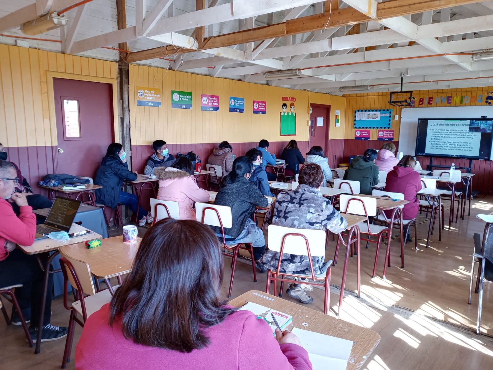 Equipo docente participa en perfeccionamiento sobre Evaluación.