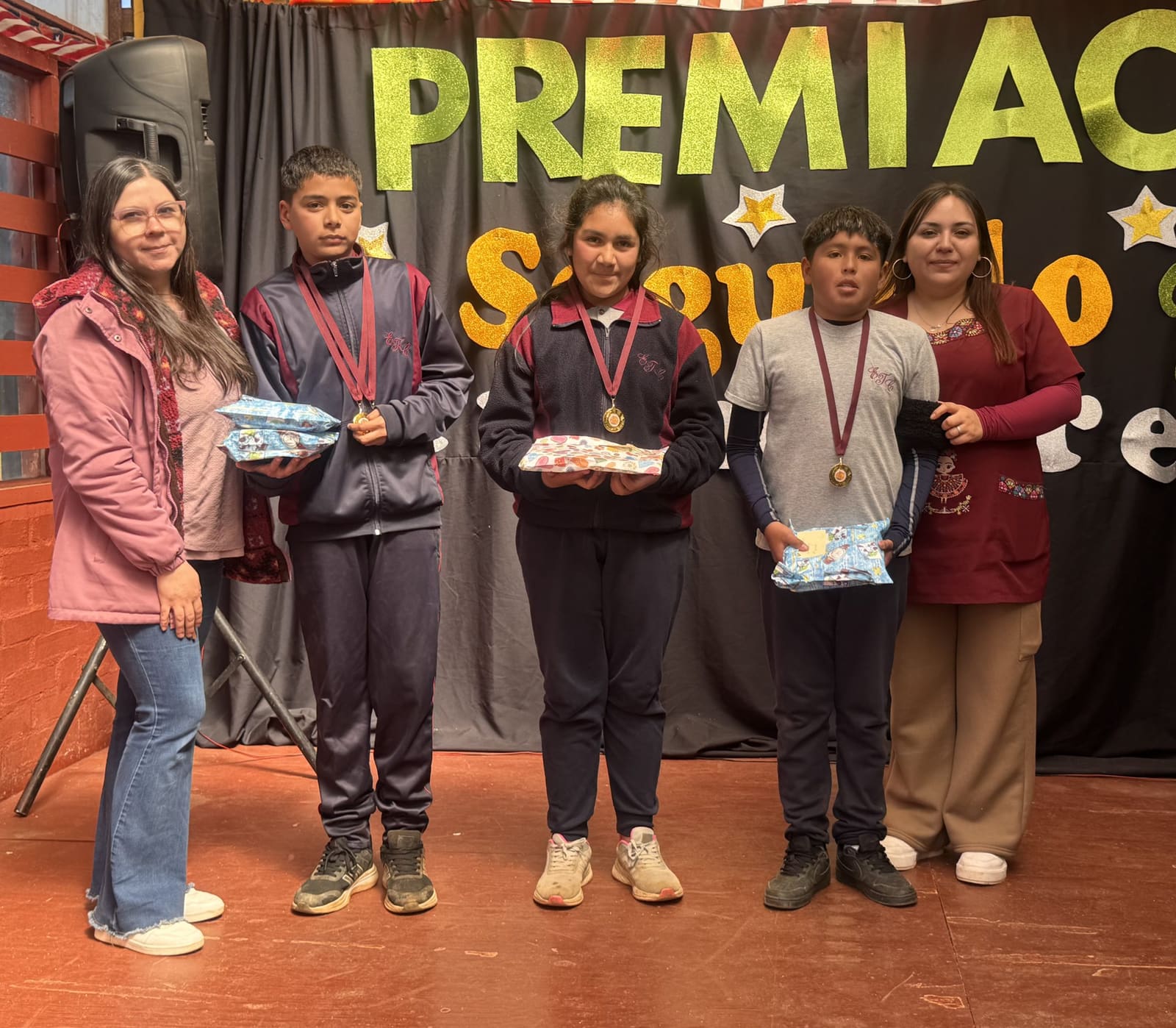 Premiación del Segundo Trimestre 2025: Reconocimiento al Mejor Rendimiento Académico y Valores en la Escuela Nuevo Toqui Caupolican